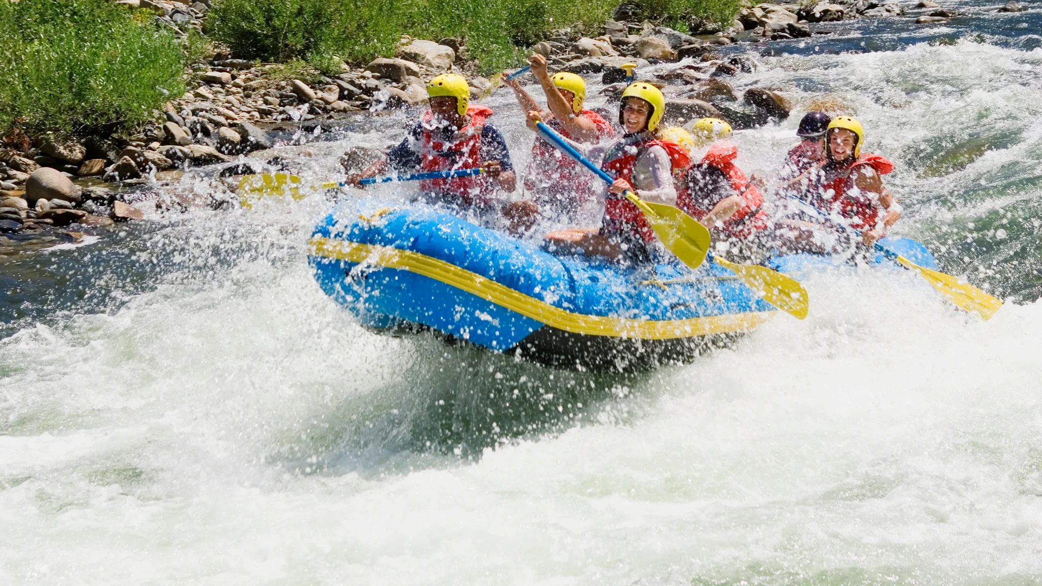 Ragazzi escursione rafting